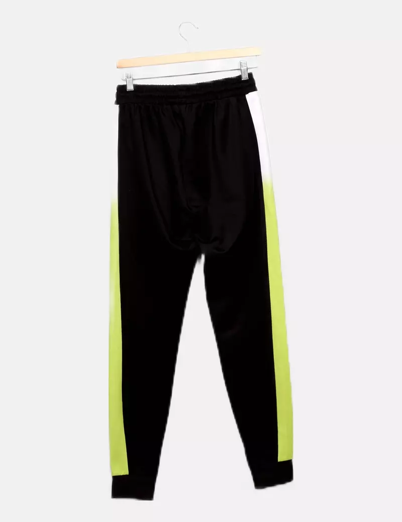 11º Conjunto deportivo negro