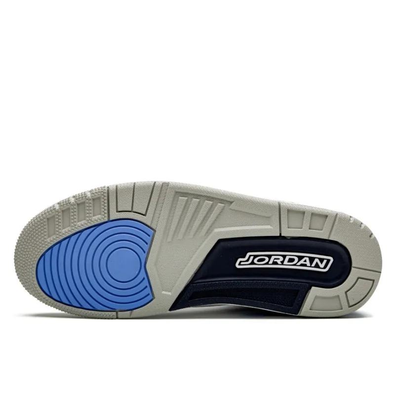 Air Jordan 3 UNC
