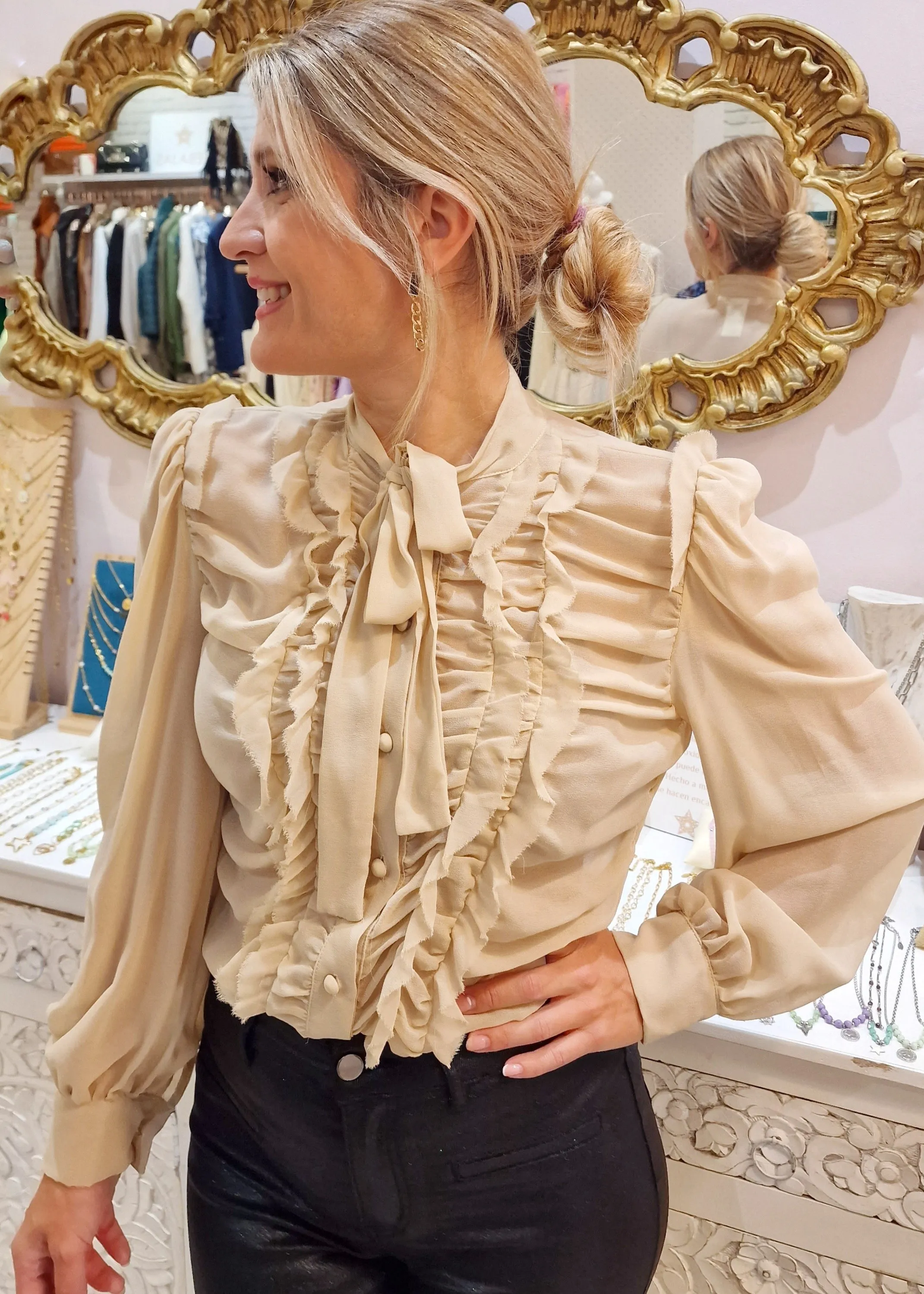 Blusa beige volantes