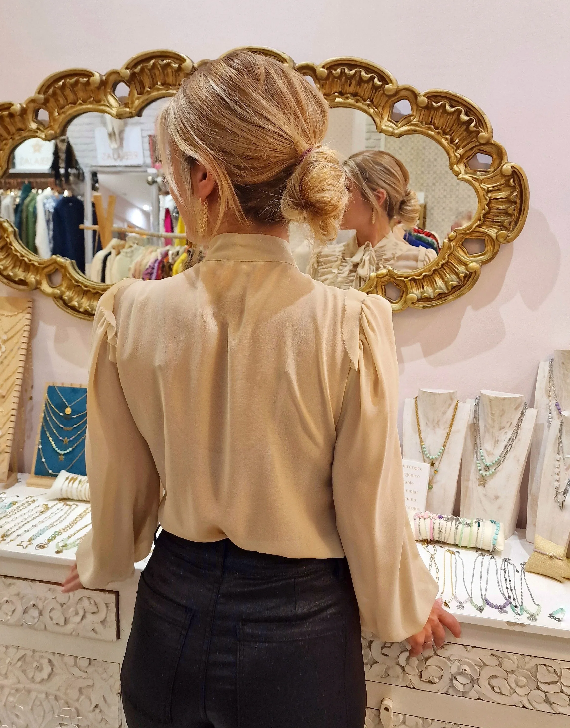 Blusa beige volantes