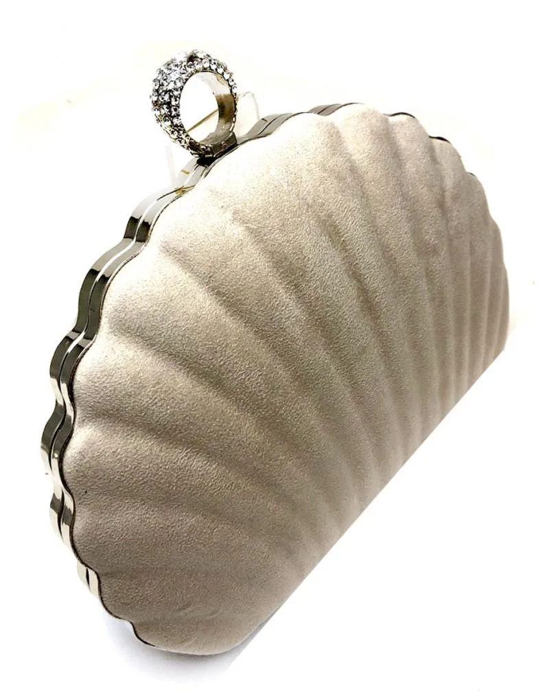 BOLSOS DE FIESTA BEIGE CON ORIGINAL FORMA DE CONCHA