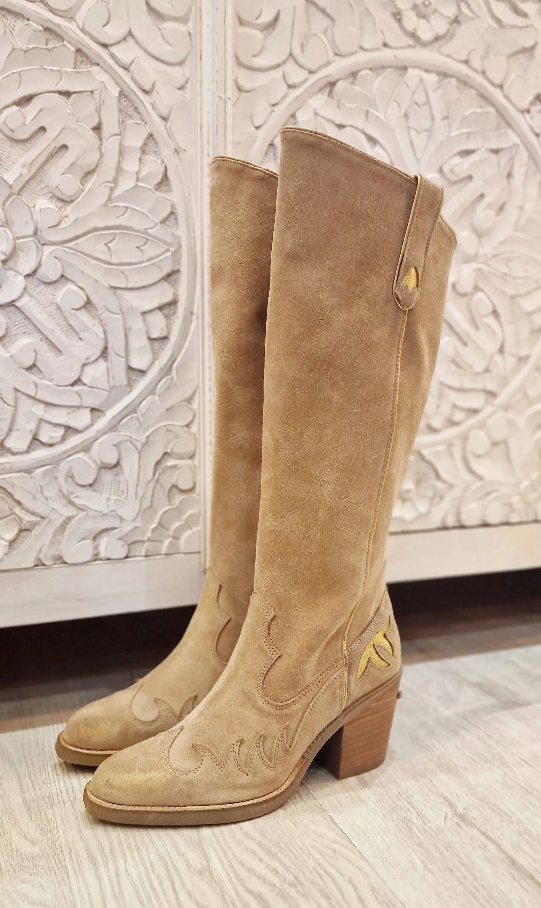 Botas piel arena Asimétrica