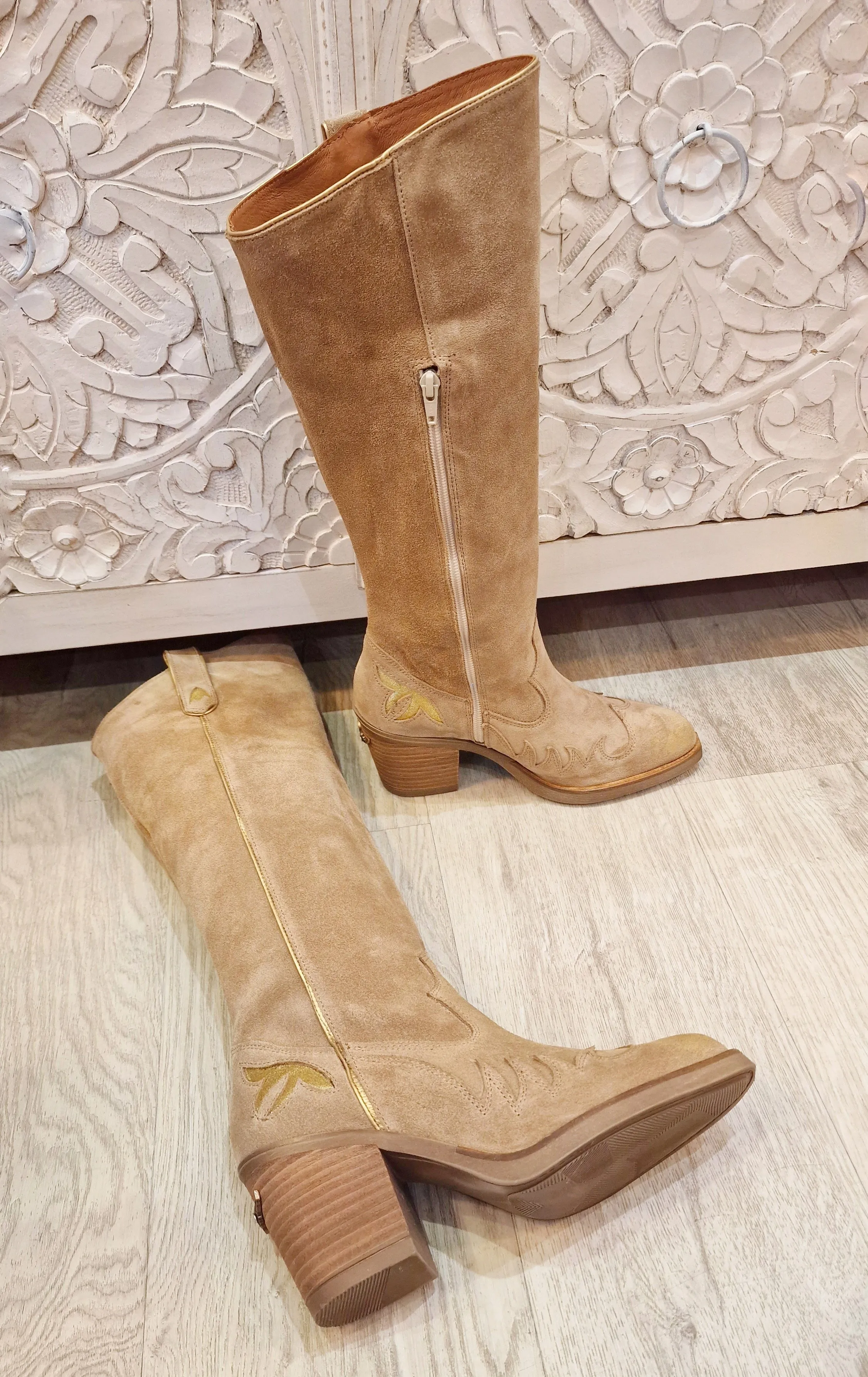 Botas piel arena Asimétrica
