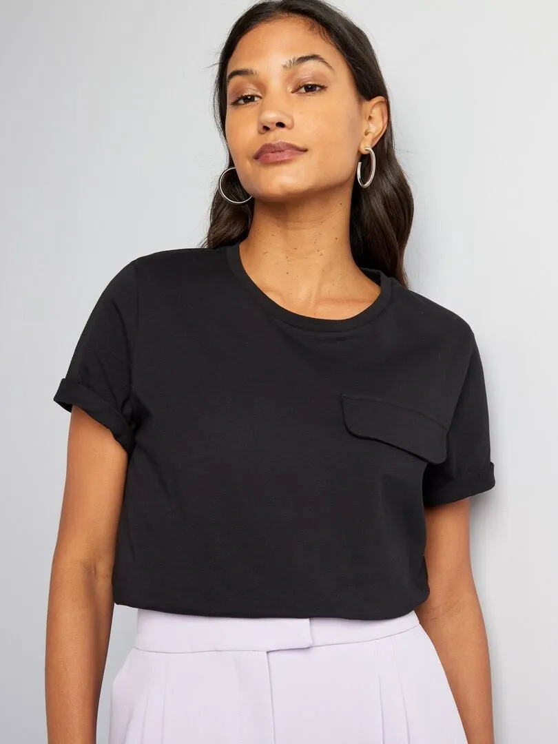 CAMISETA DE MANGA CORTA CON BOLSILLO EN EL PECHO  NEGRO