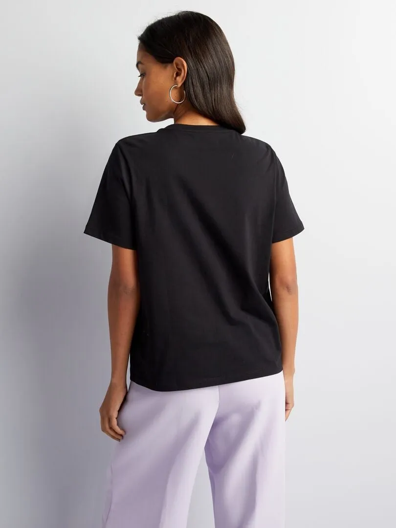 CAMISETA DE MANGA CORTA CON BOLSILLO EN EL PECHO  NEGRO