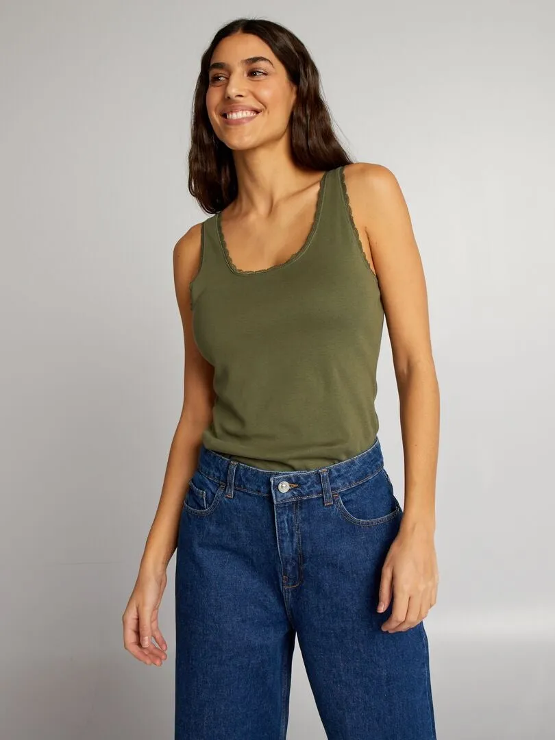 CAMISETA SIN MANGAS CON DETALLES BORDADOS  VERDE