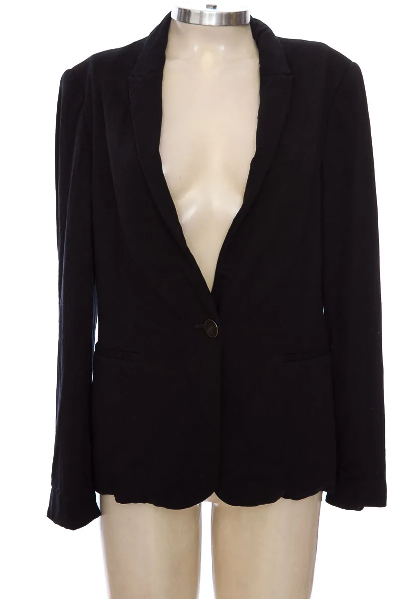 CHAQUETA / ABRIGO COLOR NEGRO  ZARA