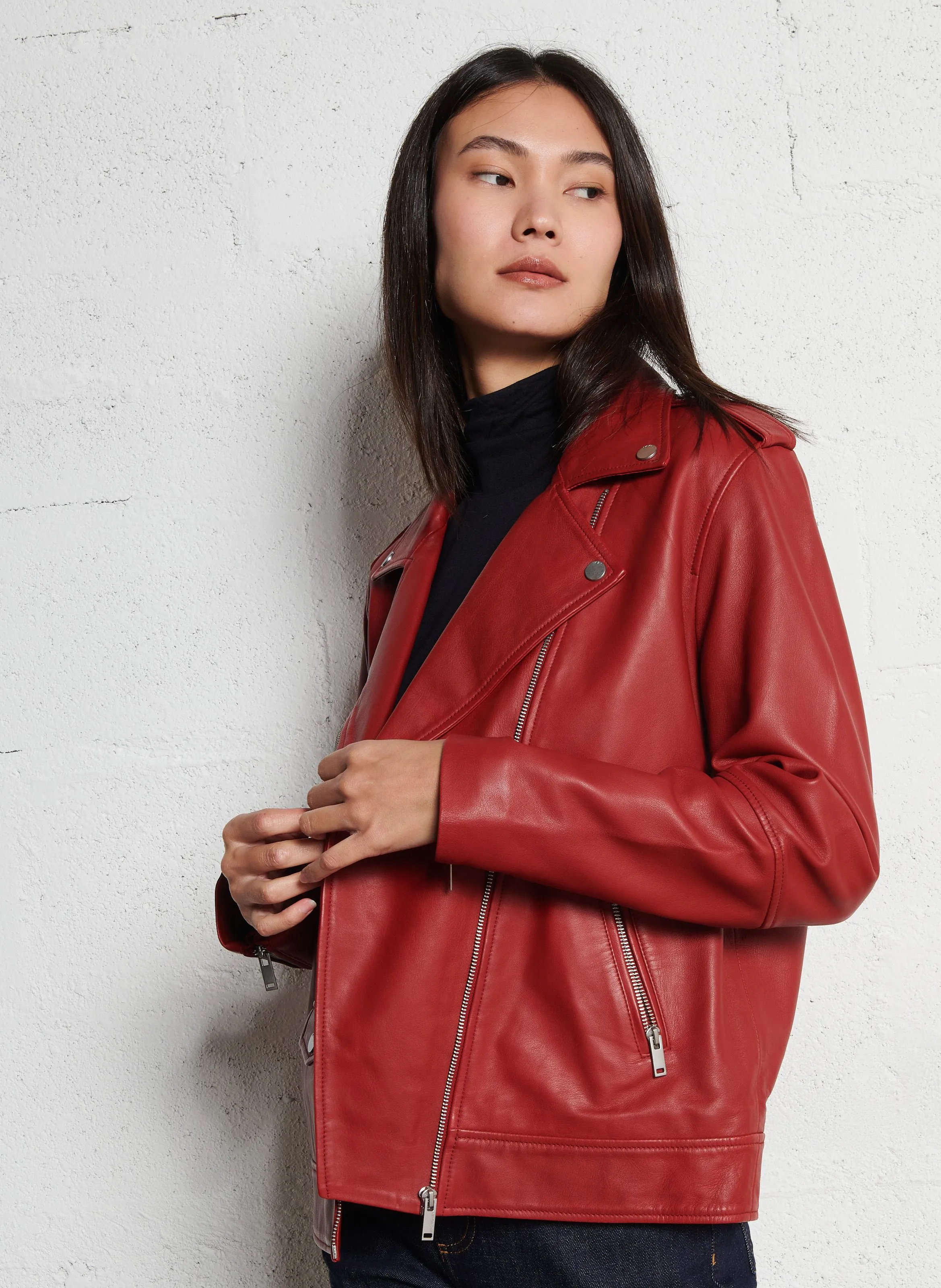 Chaqueta holgada con cuello de solapa de cuero en rojo