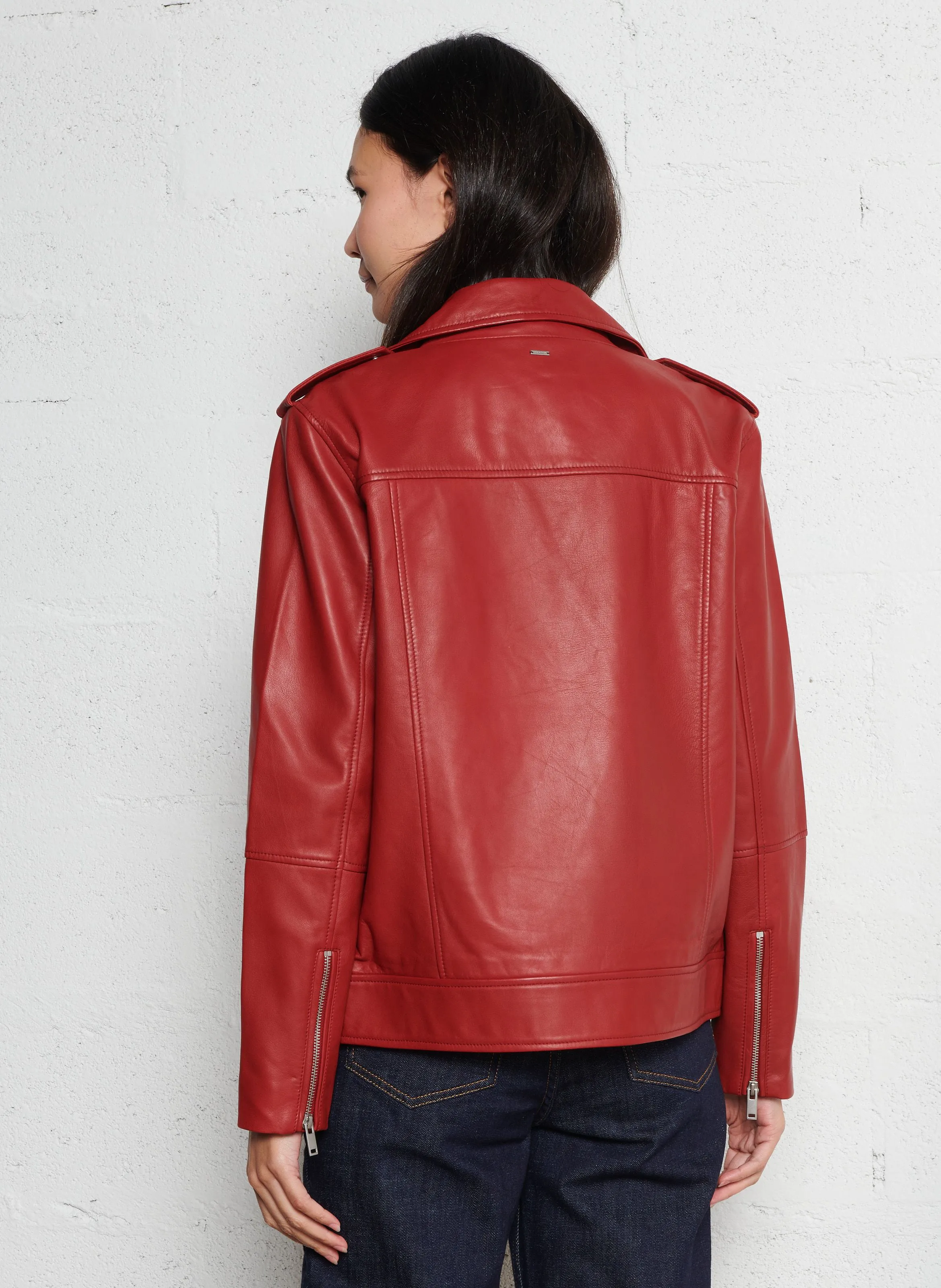 Chaqueta holgada con cuello de solapa de cuero en rojo