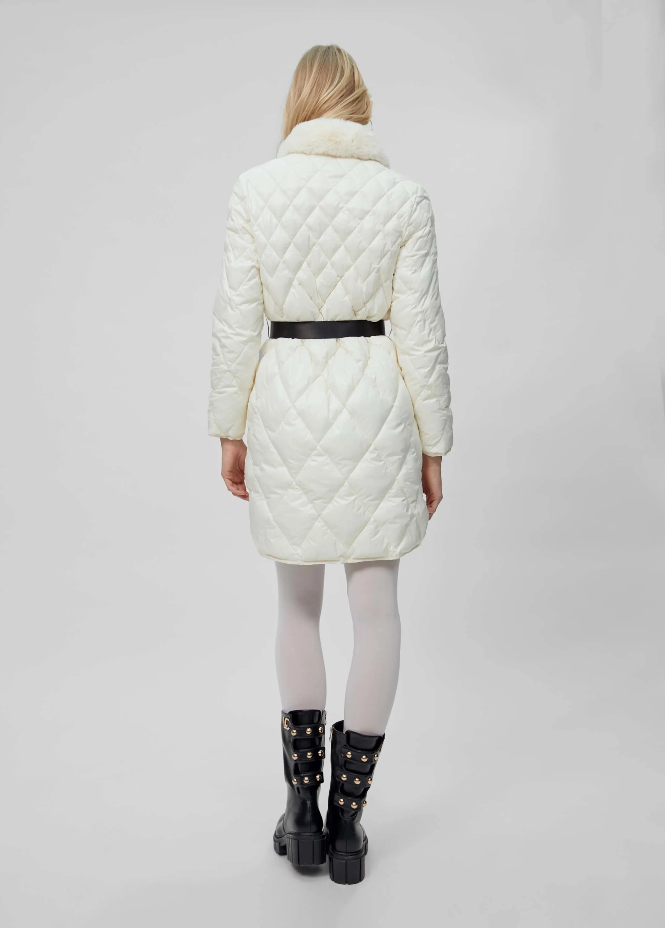 Chaquetón plumas beige con cinturón Lola Casademunt