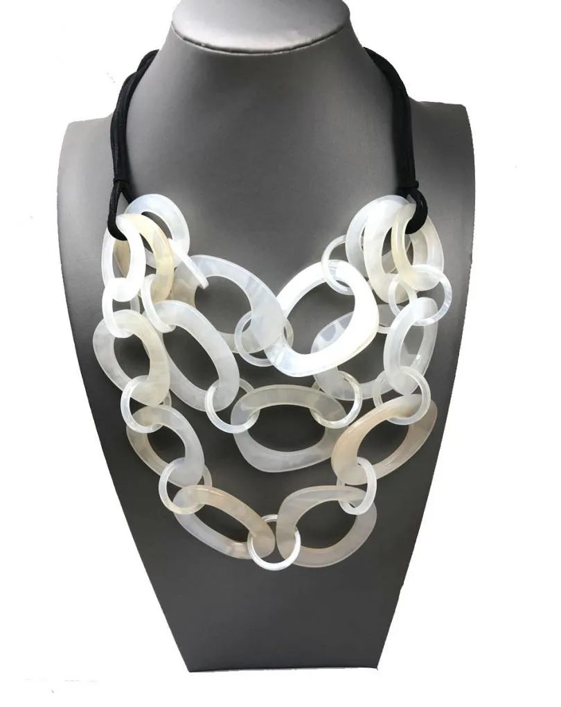 COLLARES BLANCOS DE ESLABONES GRANDES EL JARDIN DEL DESEO