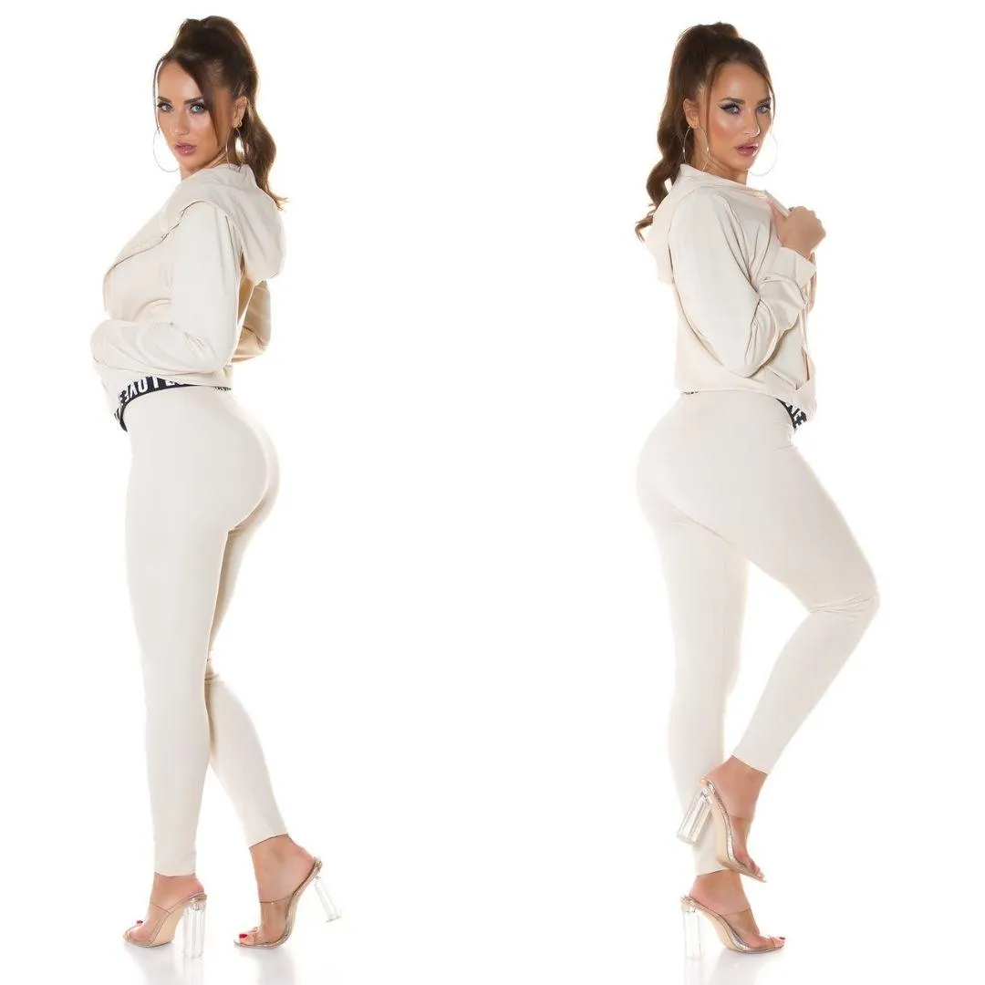 Conjunto deportivo de tres piezas Beige