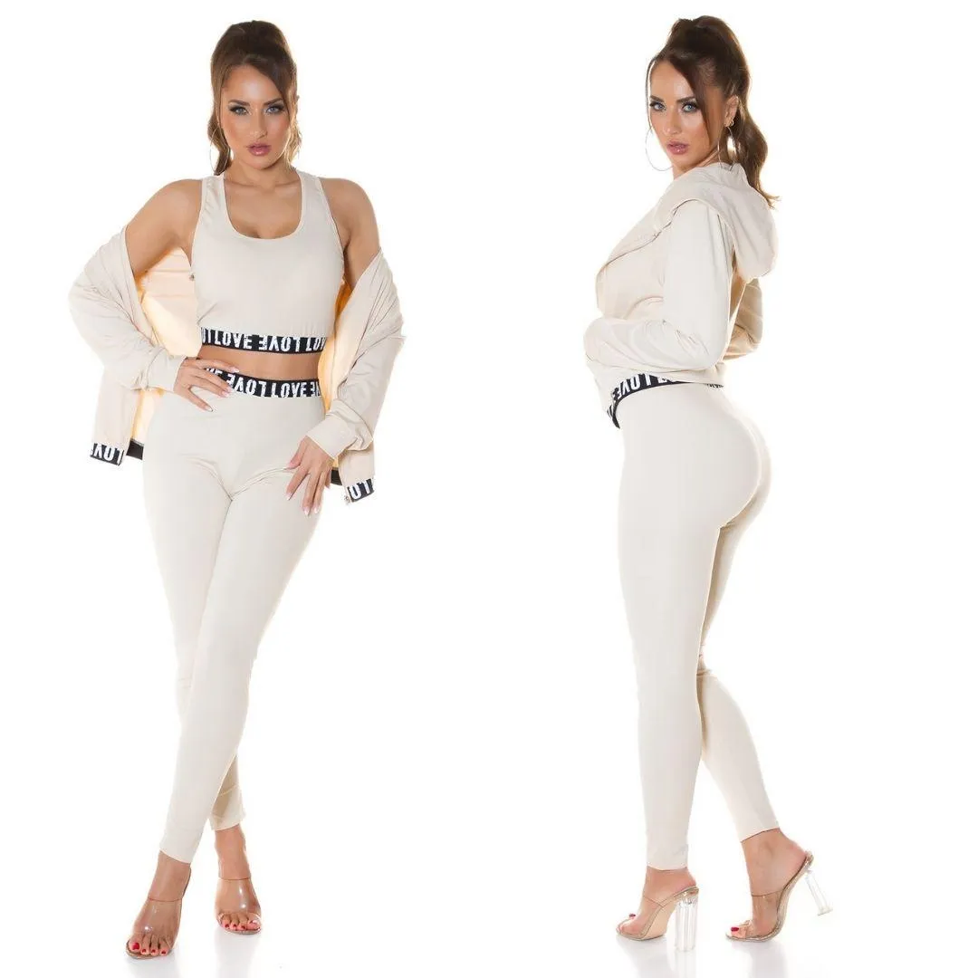 Conjunto deportivo de tres piezas Beige