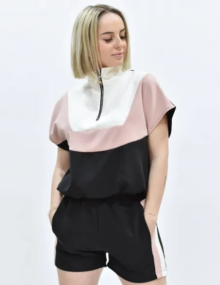 Conjunto deportivo negro.