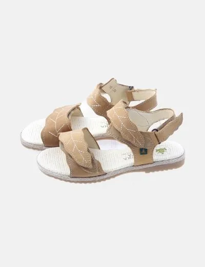 El Naturalista Sandalia beige estampadoo hoja