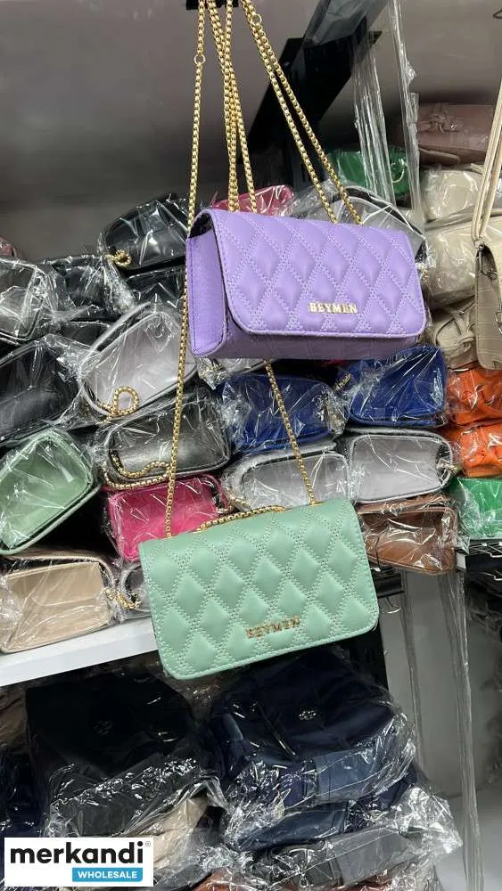 Elegantes bolsos para mujer con colores y modelos alternativos.