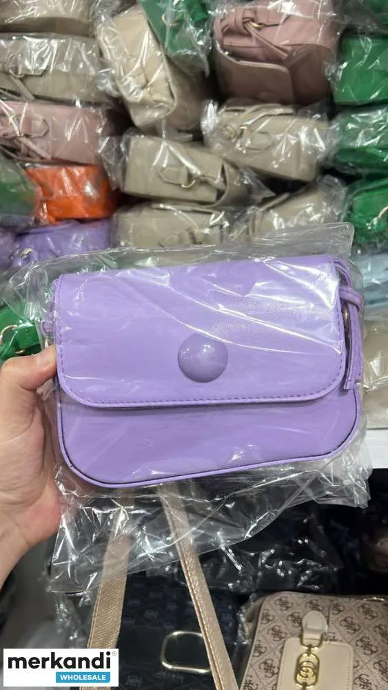 Elegantes bolsos para mujer con colores y modelos alternativos.