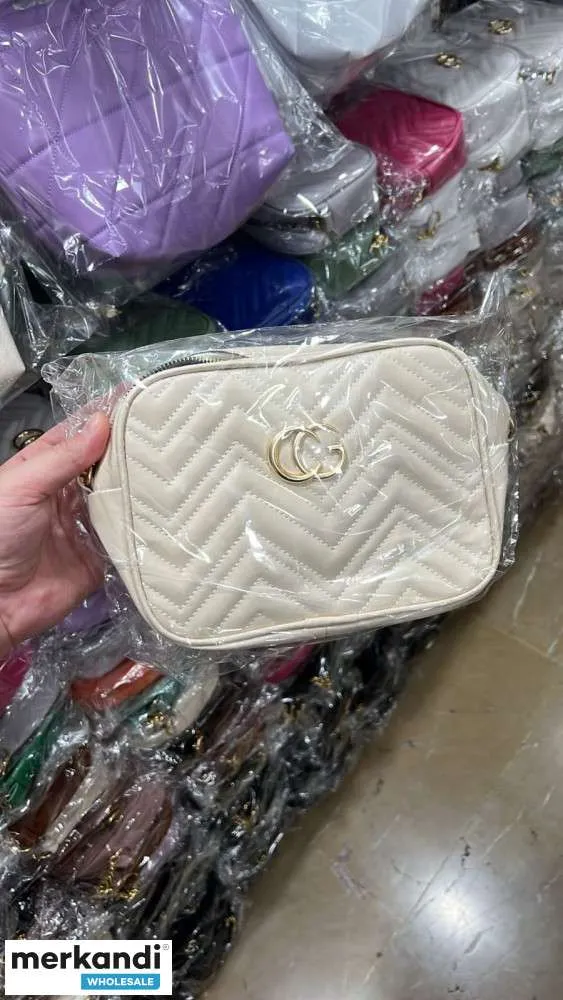 Elegantes bolsos para mujer con colores y modelos alternativos.