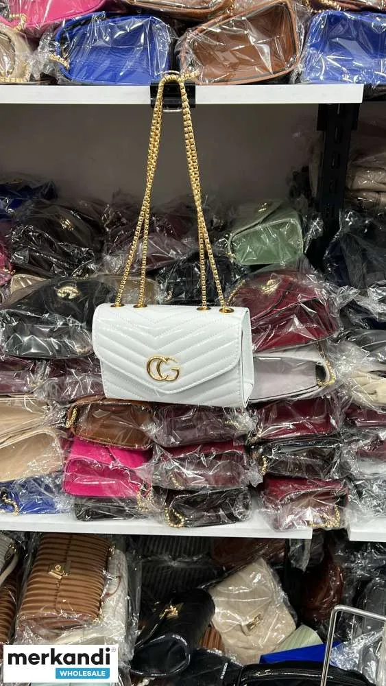 Elegantes bolsos para mujer con colores y modelos alternativos.