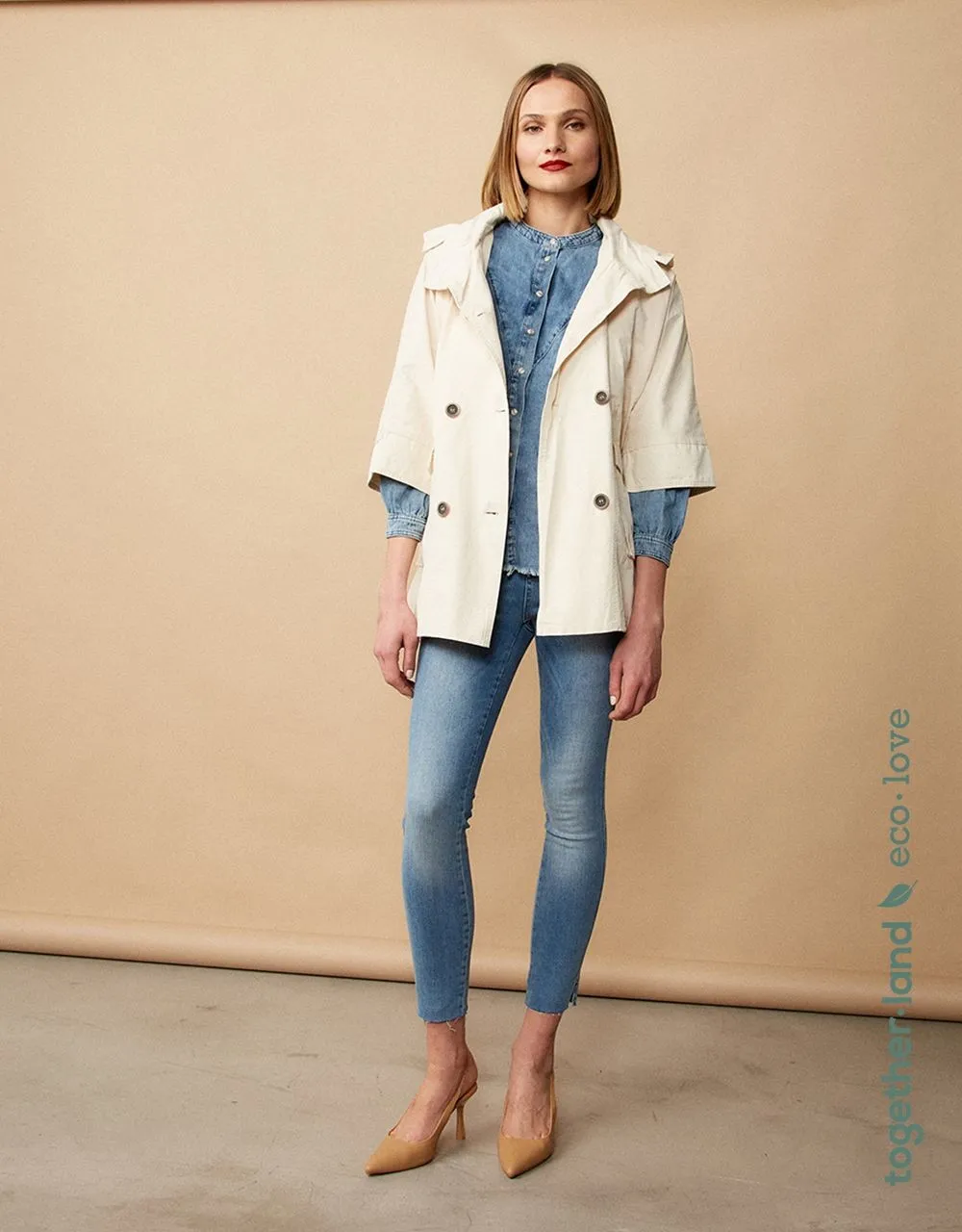 Gabardina corta beige y rosa