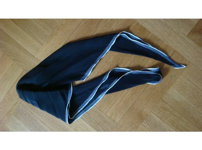 Hermès Bufanda de seda Negro 