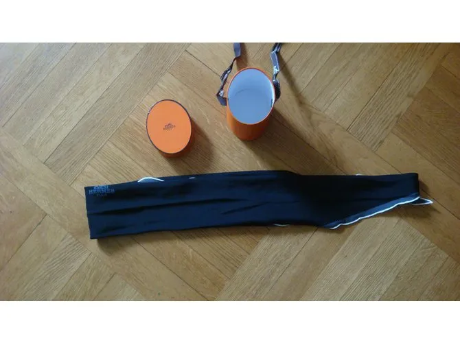 Hermès Bufanda de seda Negro 