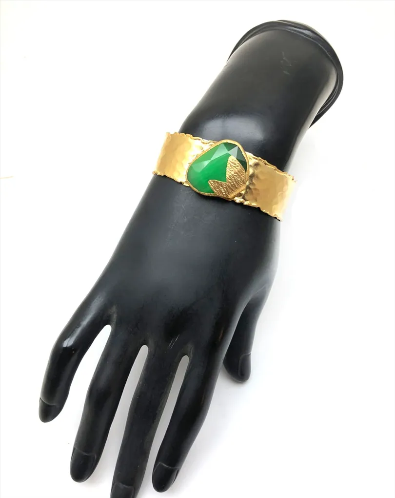 ORIGINALES PULSERAS CON PIEDRAS VERDES CHAPADAS EN ORO 