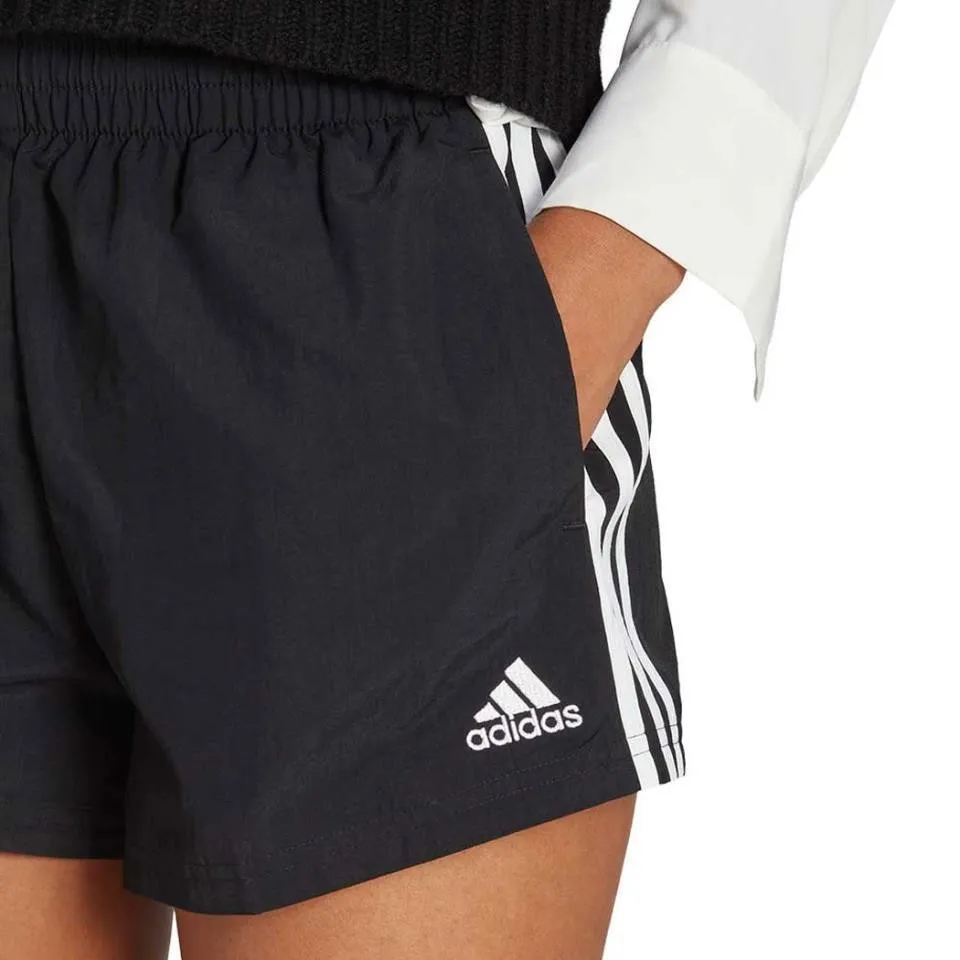 PANTALON CORTO ADIDAS  CON RALLAS
