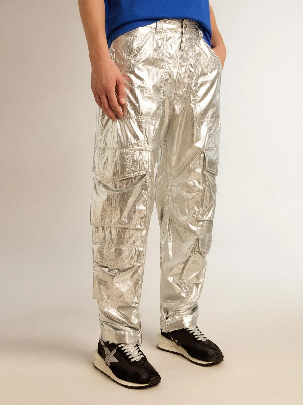Pantalón cargo de hombre en tejido técnico plateado