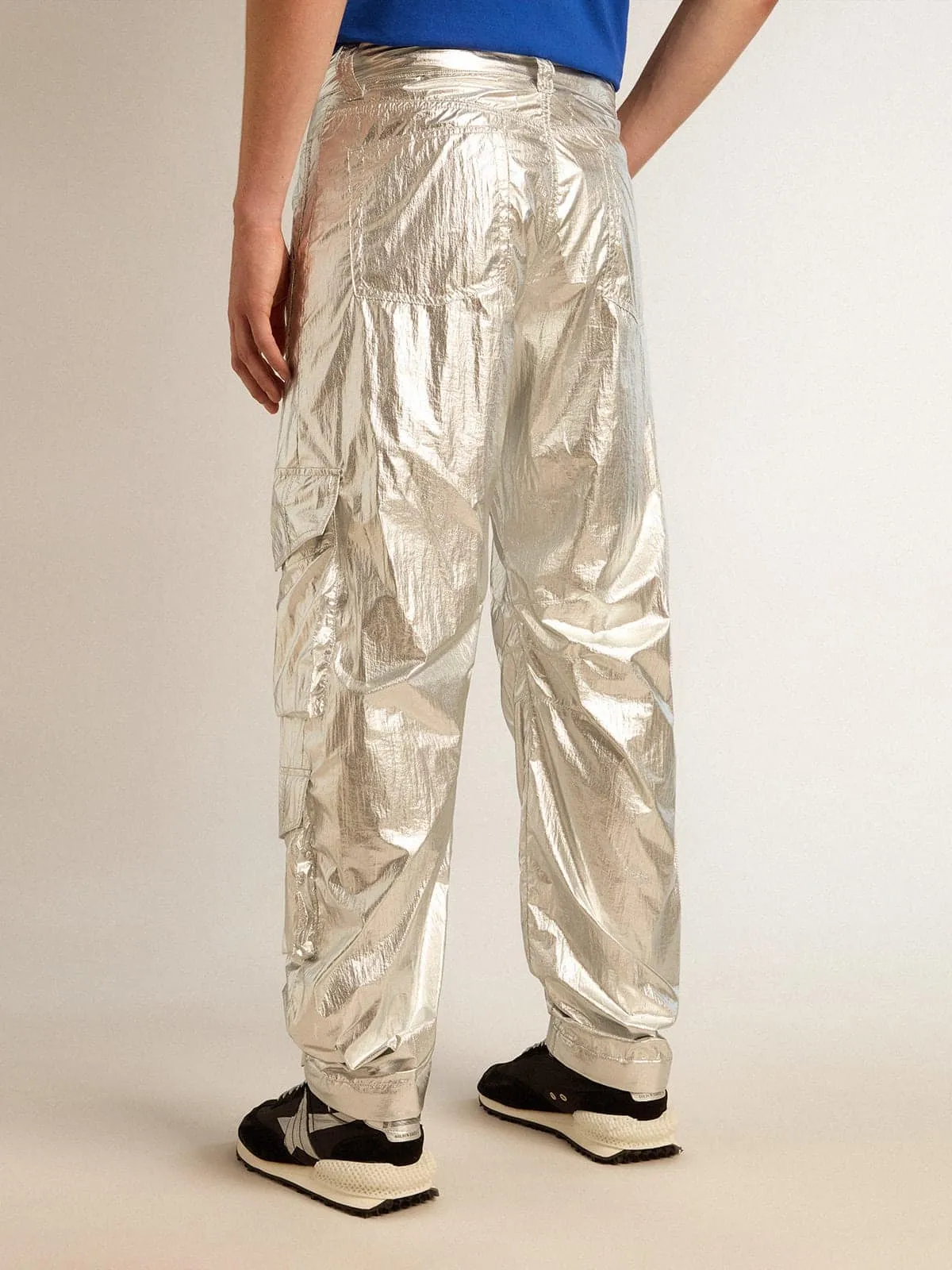 Pantalón cargo de hombre en tejido técnico plateado