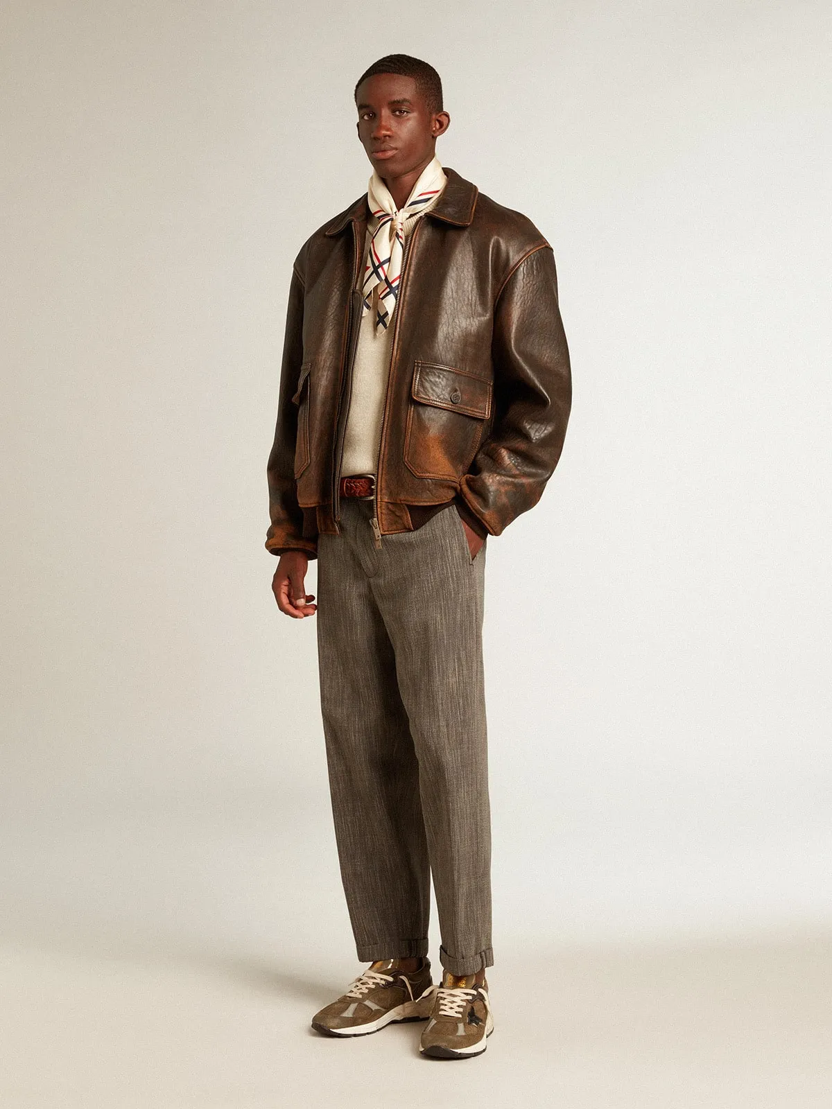 Pantalón chino de hombre en mezcla de lana jaspeada color gris