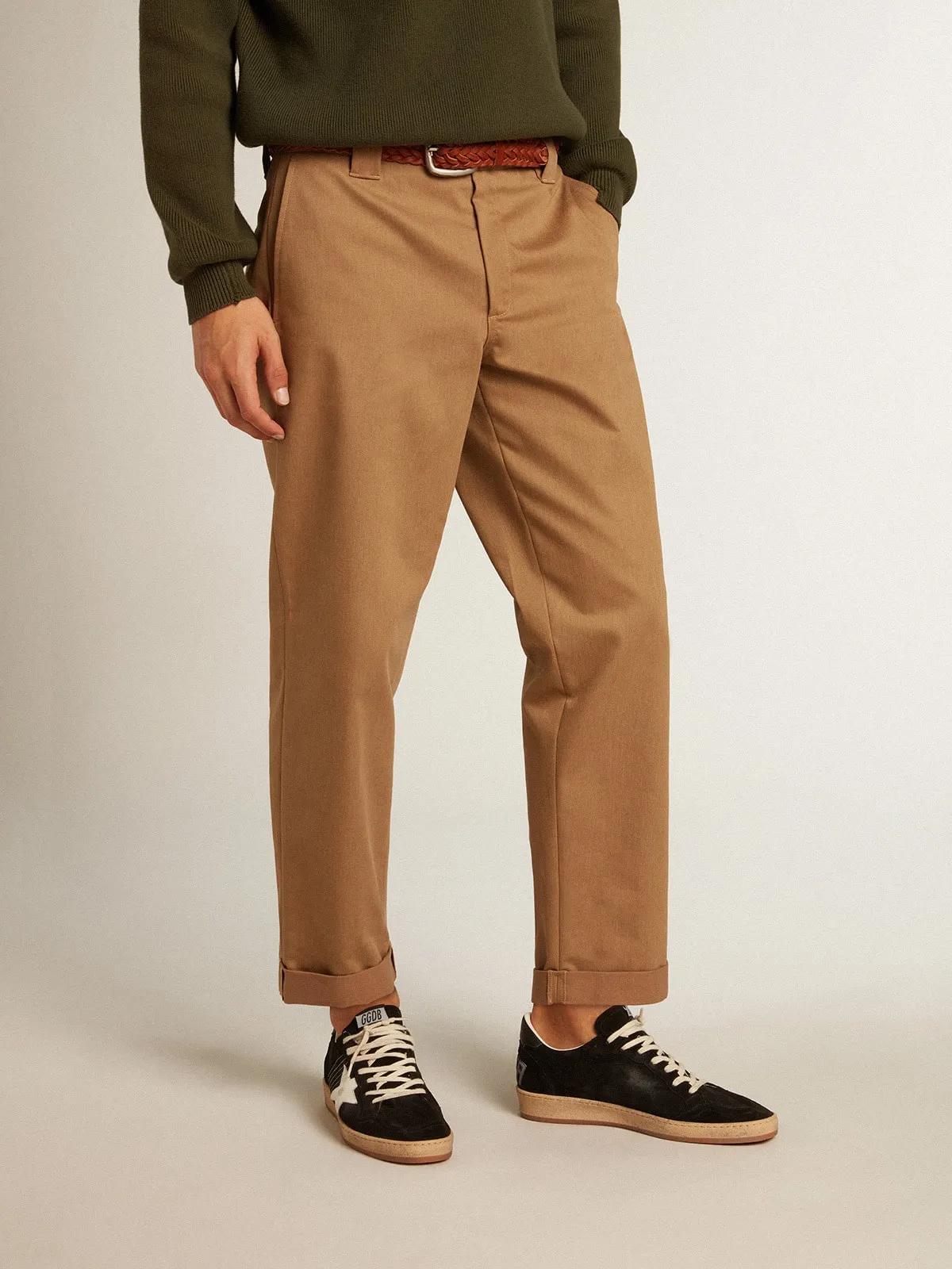 Pantalón chino de la colección Golden en color caqui beige