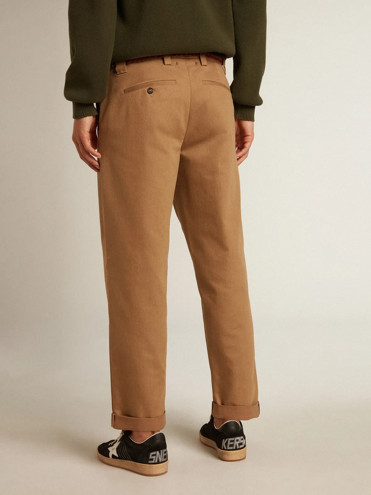 Pantalón chino de la colección Golden en color caqui beige