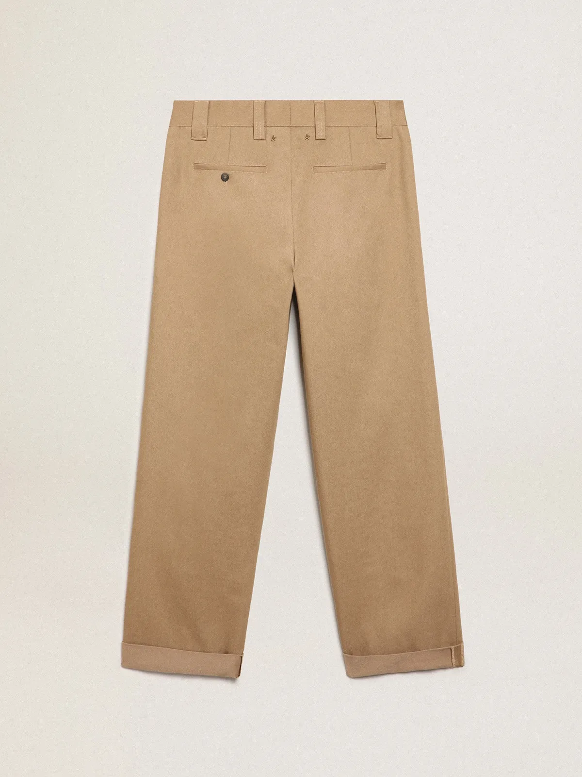 Pantalón chino de la colección Golden en color caqui beige