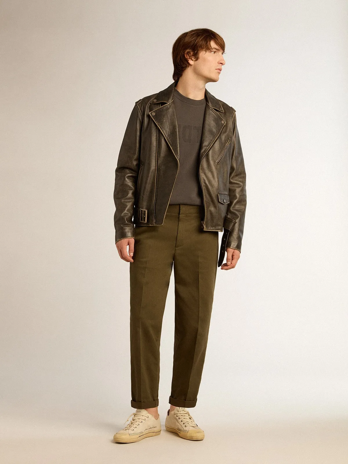 Pantalón chino de la colección Golden en color verde militar