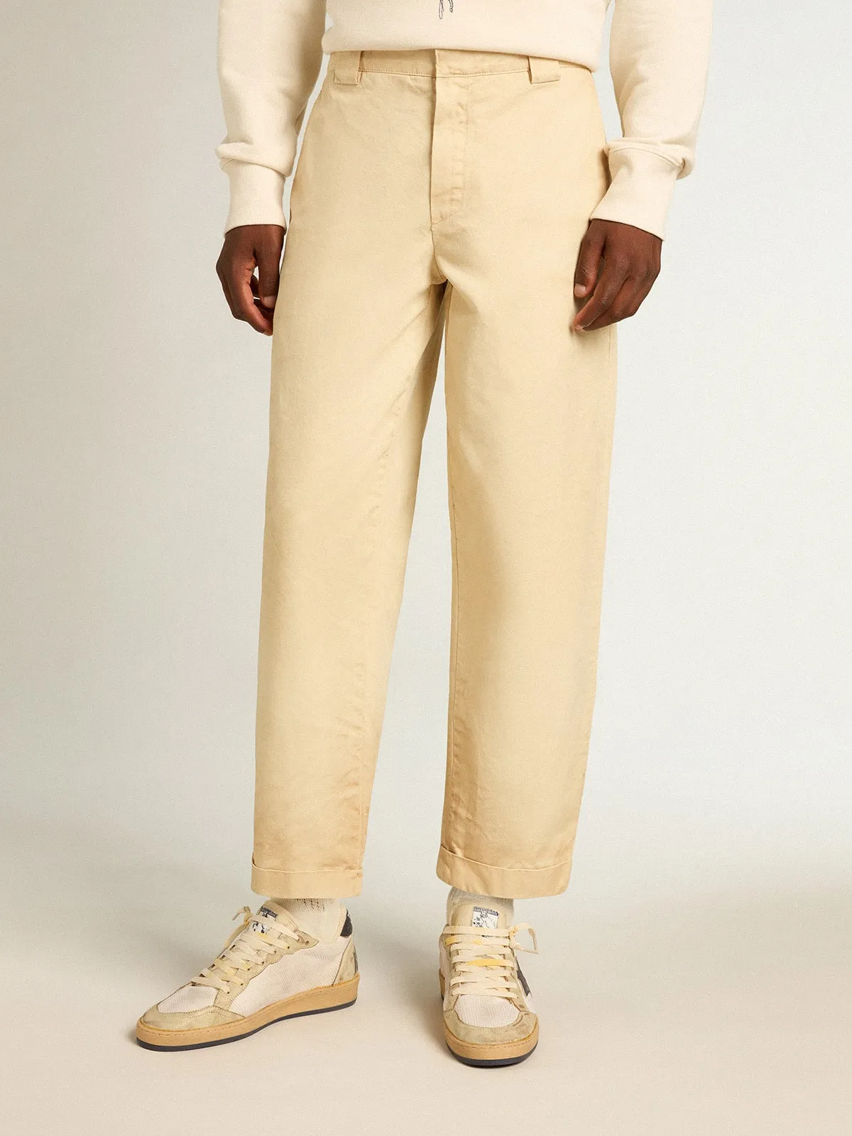 Pantalón chino en algodón color crudo