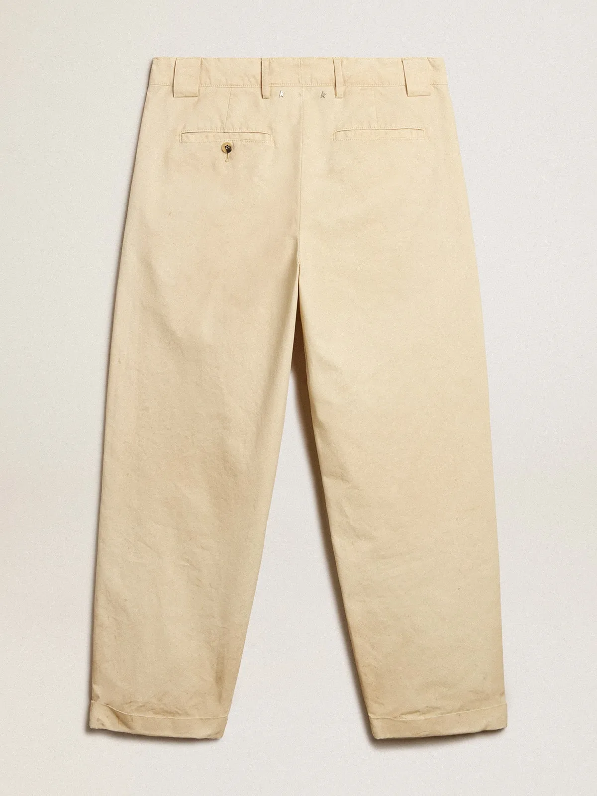 Pantalón chino en algodón color crudo