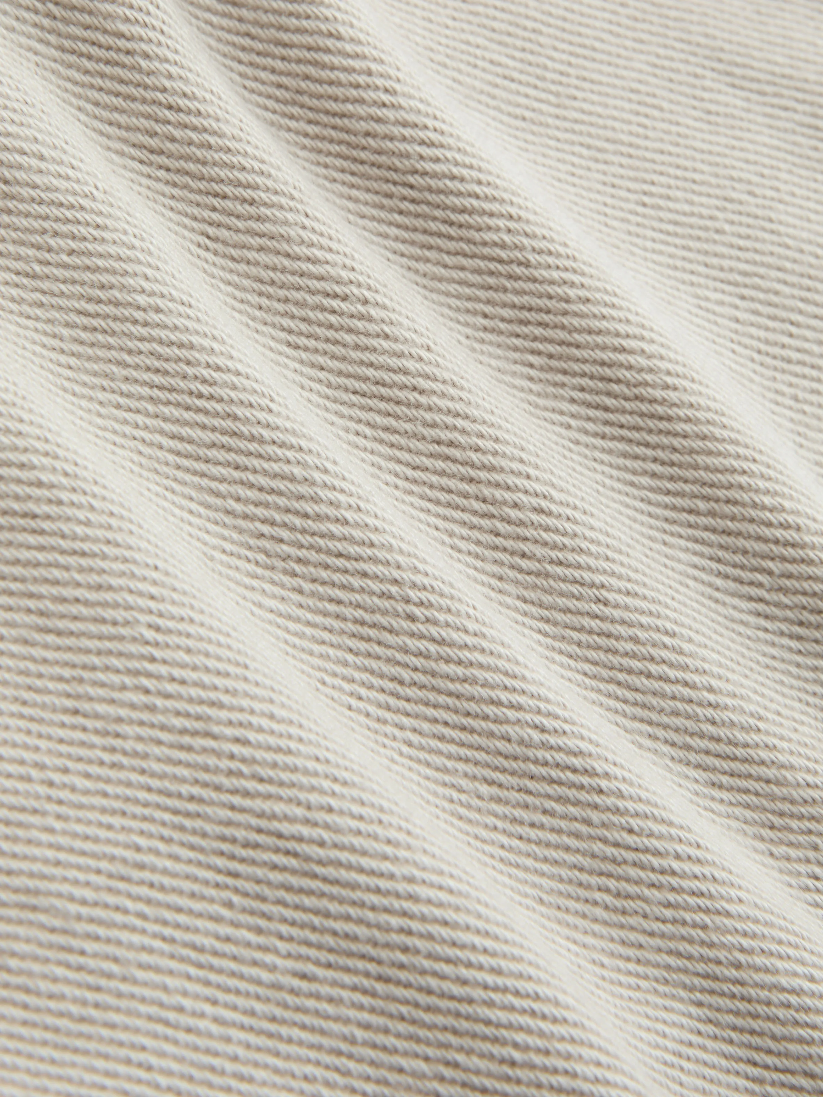 Pantalón corto vaquero de tiro medio y pierna ancha en color liso