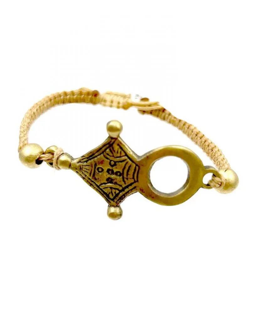 PULSERAS CAMEL DE MACRAME CON CRUZ TUAREG DORADA