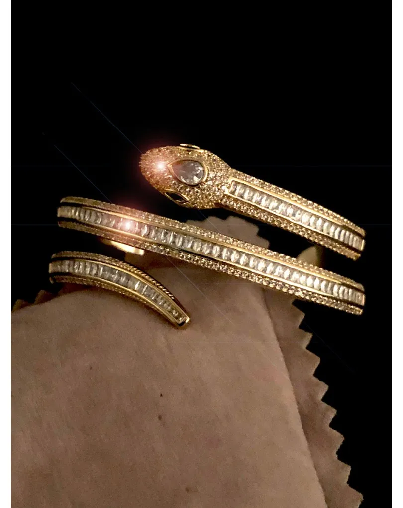 PULSERAS DORADAS DE SERPIENTES SOFISTICACION EN ESTADO PURO
