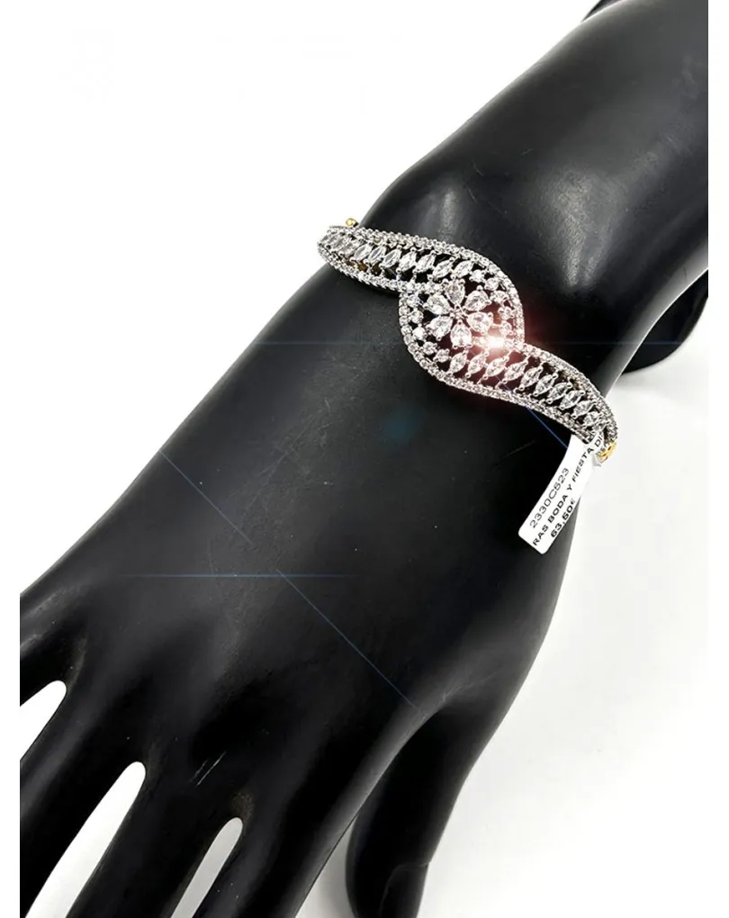 PULSERAS DORADAS PARA BODAS DISEÑOS ELEGANTES DE INVITADA