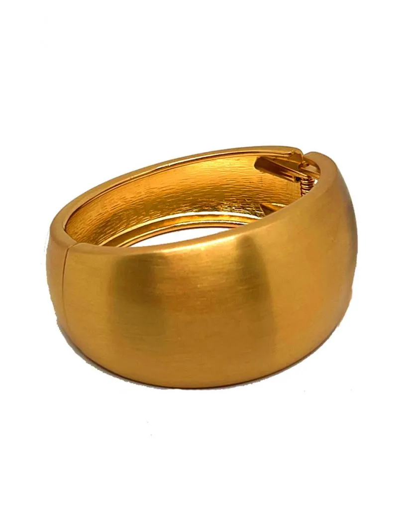 PULSERAS DORADAS Y BRAZALETES ANCHOS EN DORADO MATE