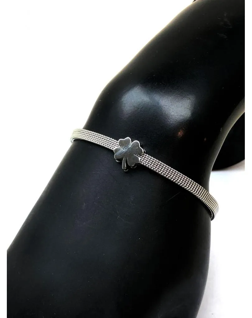PULSERAS PLATEADAS CON TREBOL DISEÑOS CARGADOS DE ENCANTO