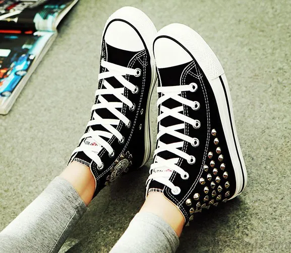 PUNK STYLE RIVET HIGHTOP CANVAS SHOES