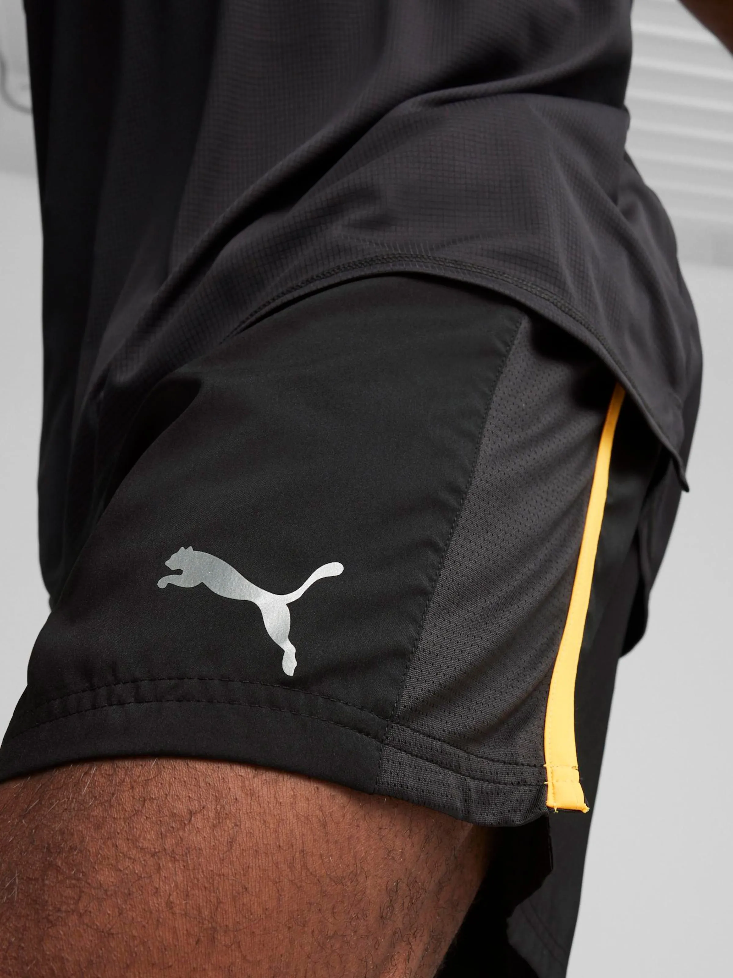 regular Pantalón deportivo 'RUN FAVORITE VELOCITY 5' PUMA en Negro