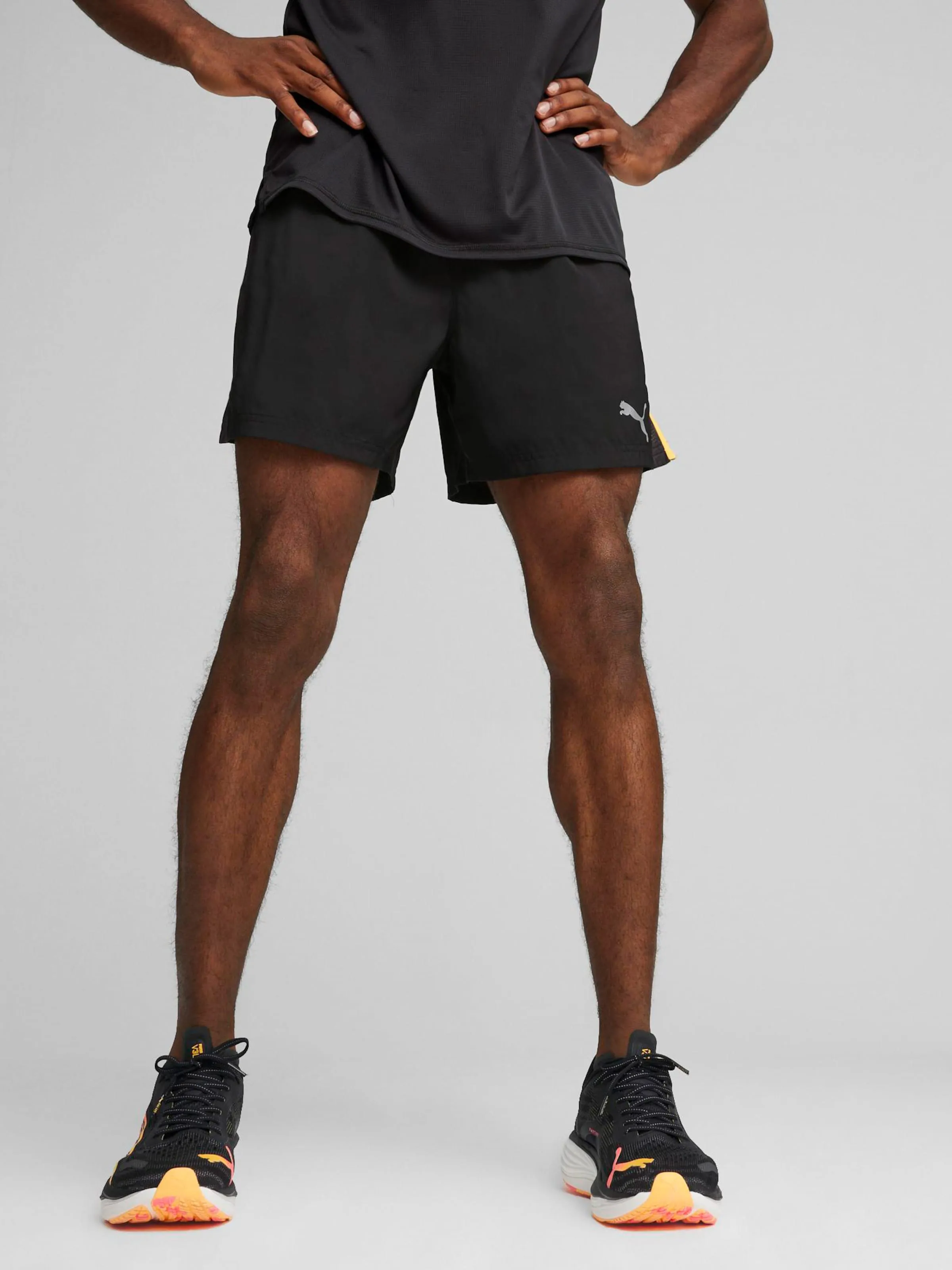 regular Pantalón deportivo 'RUN FAVORITE VELOCITY 5' PUMA en Negro