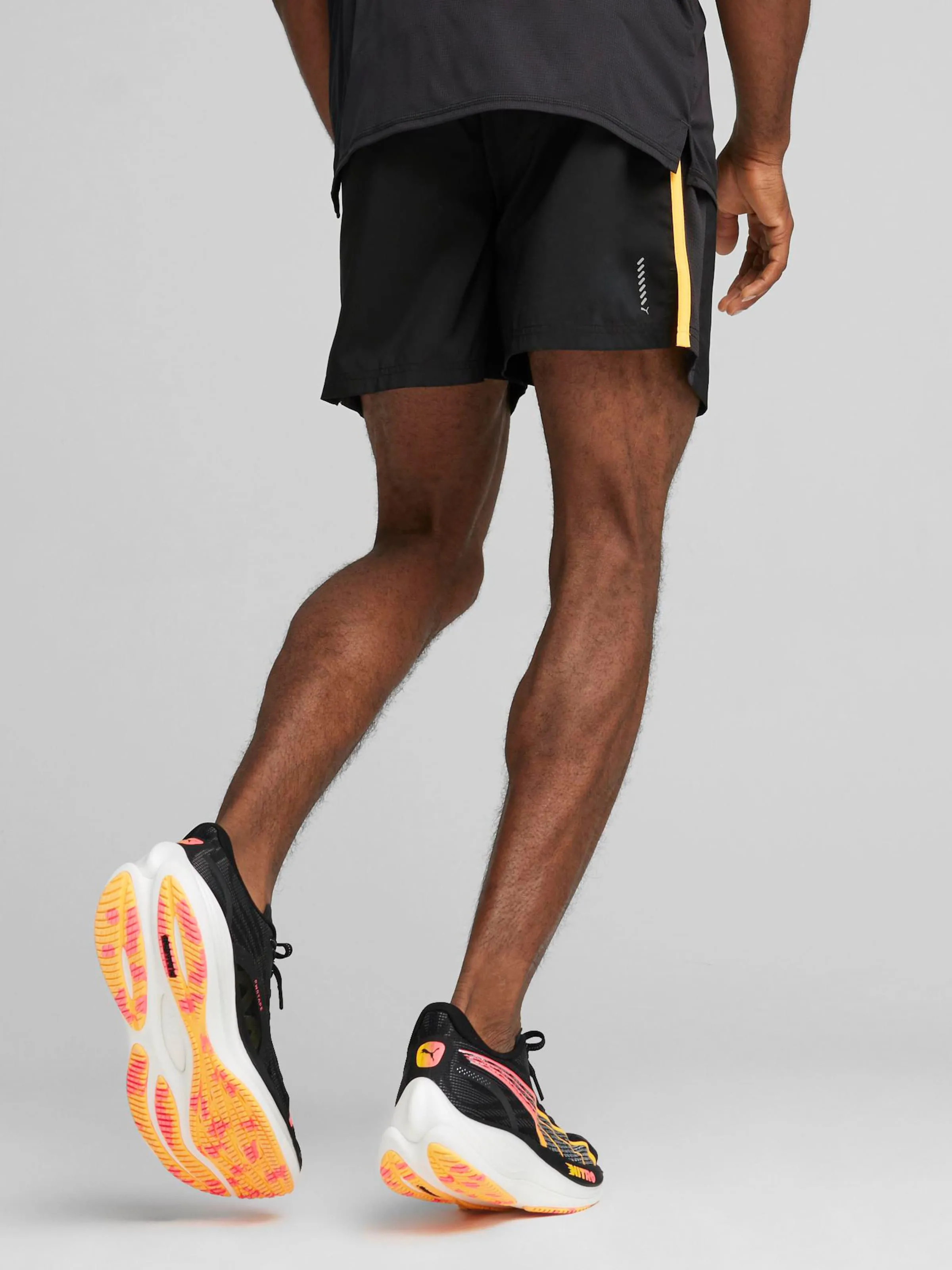 regular Pantalón deportivo 'RUN FAVORITE VELOCITY 5' PUMA en Negro