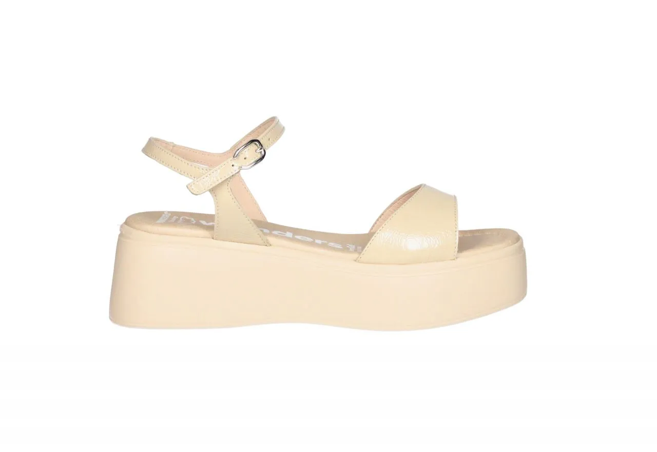 Sandalia Charol Beige Piso Doble Plataforma