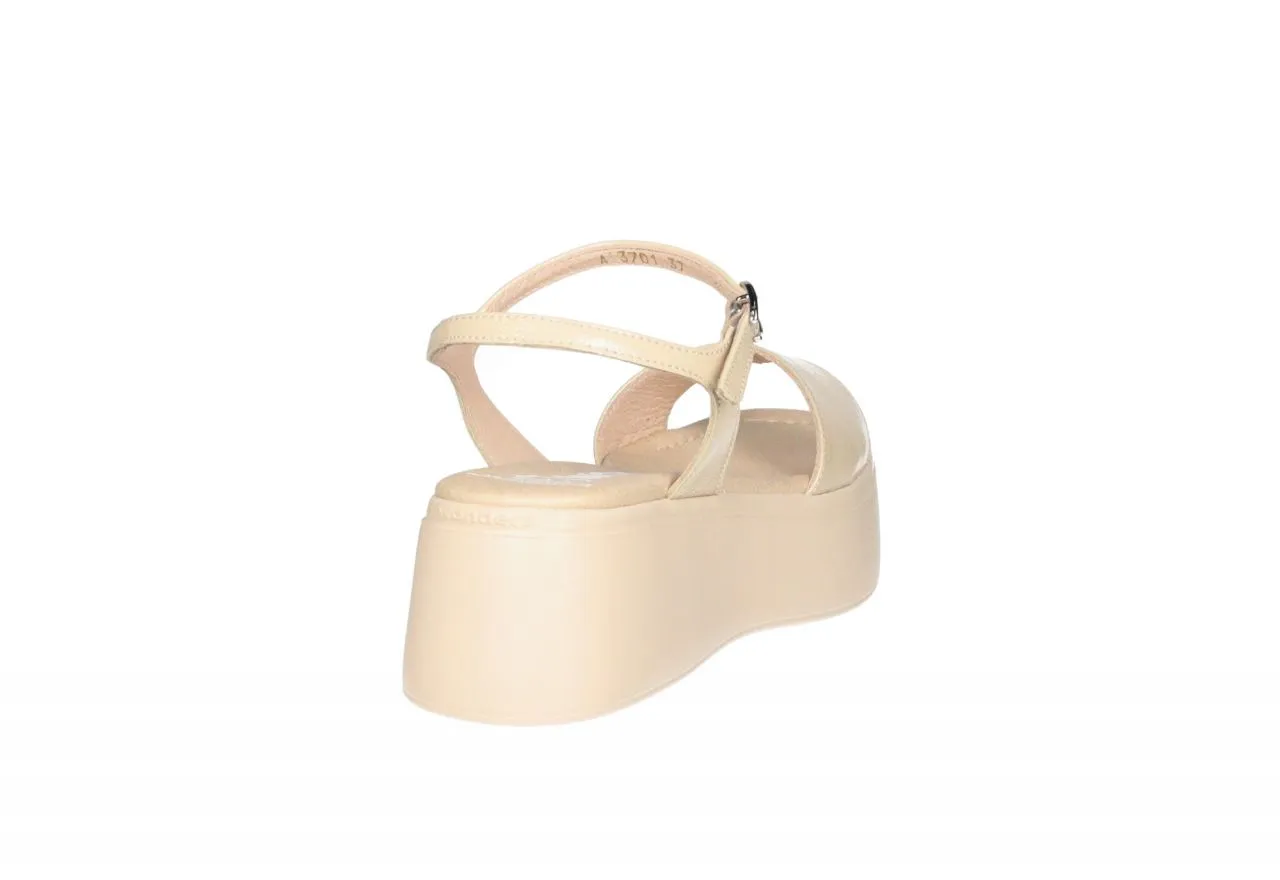 Sandalia Charol Beige Piso Doble Plataforma