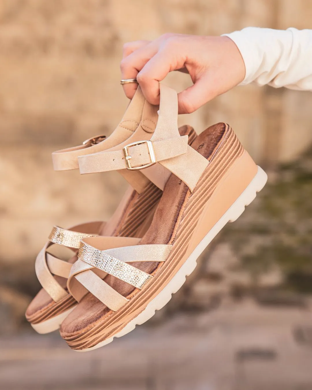SANDALIA MUJER COMPENSADA CONFORT BEIGE  ORNELLA